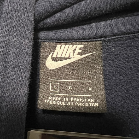 Nike Men's Dark Blue Pullover Hoodie - Picture 2 of 3